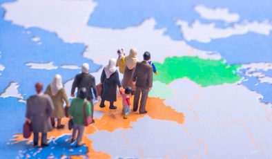 Oturma izni ve iltica başvuru sayıları düştü