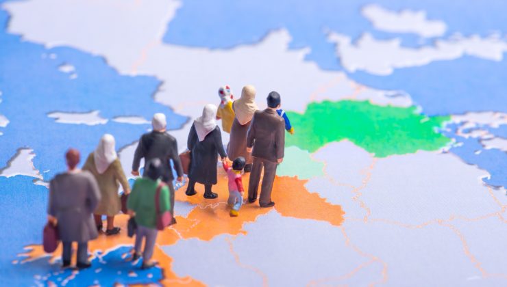 Oturma izni ve iltica başvuru sayıları düştü