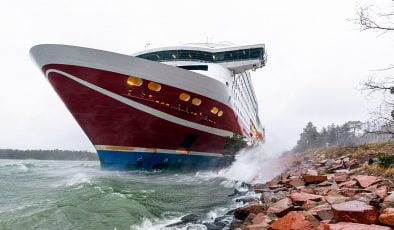 Viking Line gemisi Åland adalarında karaya oturdu