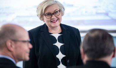 Finlandiya yeni Meclis Başkanı tecrübeli politikacı Anu Vehviläinen  oluyor