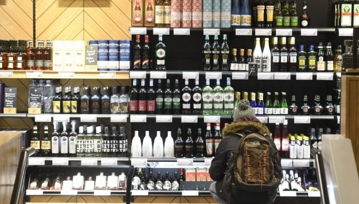 Finler Yiyecek Stoklamayı Bırakıp Alkole Yöneldiler