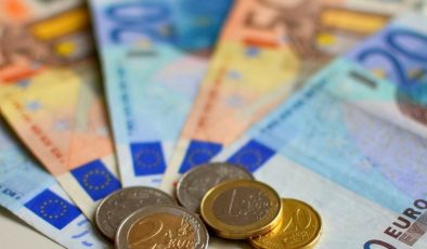 Hükümet işsizlik ödeneği alanların kazanç sınırını yükseltiyor