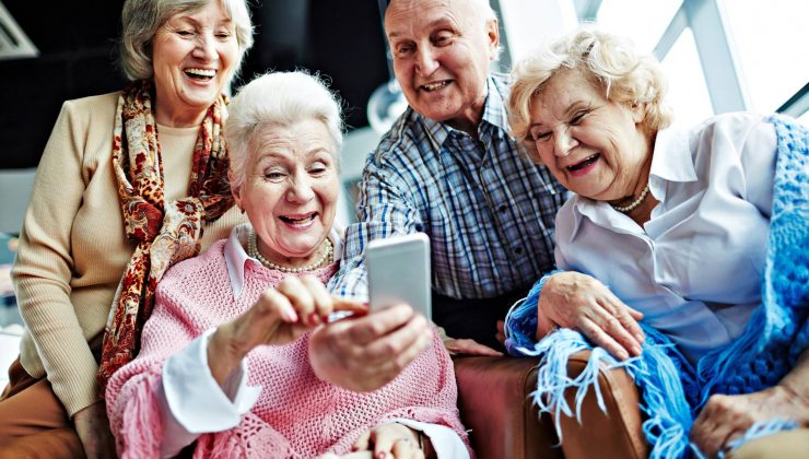 65 Yaş Üstü Finlerin Yarısı Akıllı Telefon Kullanıyor