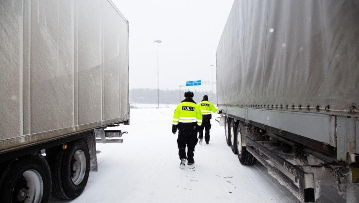 Finlandiya, Rus ve Belarus araçların girişine izin vermiyor