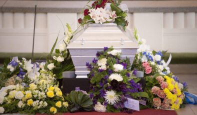 Cenaze töreni sarhoş rahip yüzünden yarım kaldı