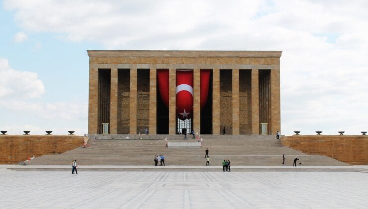 Cumhuriyet değerlerine sahip çıkılarak da Müslüman olunabilir