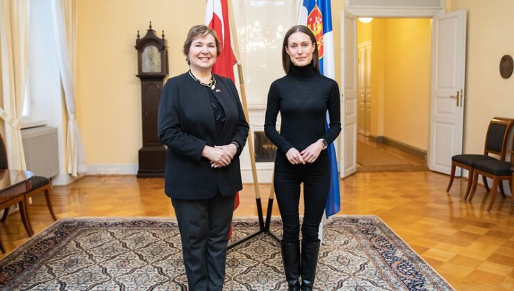 Başbakan Sanna Marin Büyükelçi Deniz Çakar ile görüştü