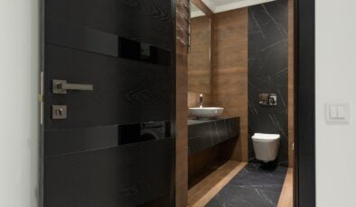 Tuvaletteki cesedi bir hafta boyunca kimse fark etmedi