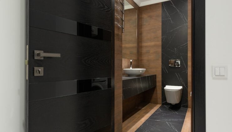 Tuvaletteki cesedi bir hafta boyunca kimse fark etmedi