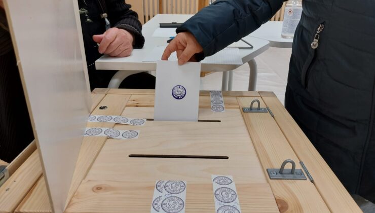 Genel seçimlerde mektup yoluyla oy kullanılacak