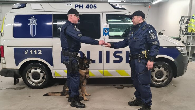 Polis köpeği kayıp çocuğu kar altında buldu ve kurtardı