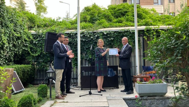 Finlandiya-Türkiye Diplomatik İlişkilerinin 100. yılı anısına pul bastırıldı