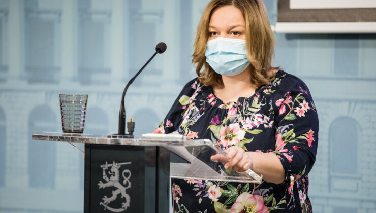 Eski bakana parkta yumruklu saldırı