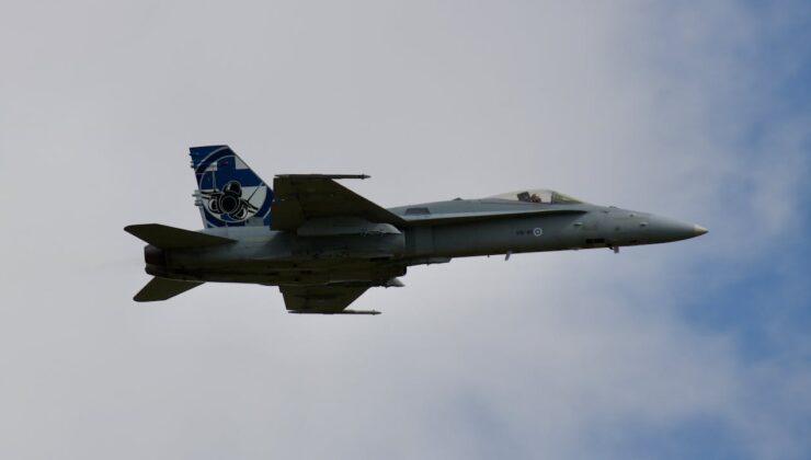 Rovaniemi’de savaş uçağı düştü, pilot kurtuldu