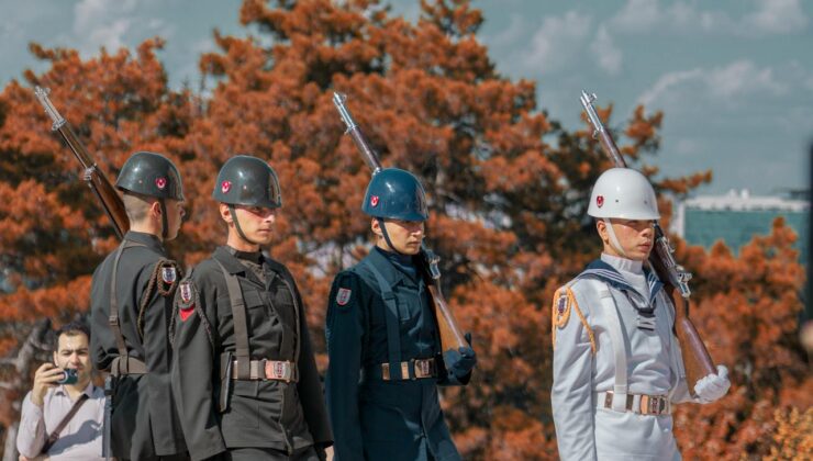 Dövizle askerlik başvuruları geçici olarak durduruldu