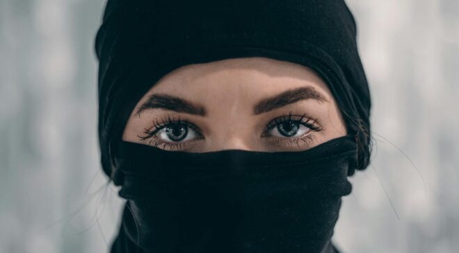 Vantaa’da okullarda yüzü kapatan peçe ve maskeler yasaklandı