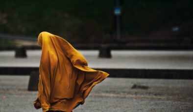 Uzman: Peçe yasağı İslam karşıtı bir gündemin parçası