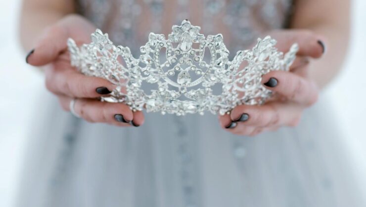 Miss Suomi ırkçılık skandalı nedeniyle tacını kaybetti: Yeni Miss Suomi Tara Lehtonen