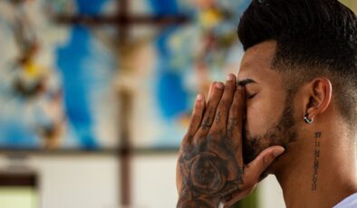 Ateizm: Batı’da inançsızlık, Doğu’da dine tepki mi?