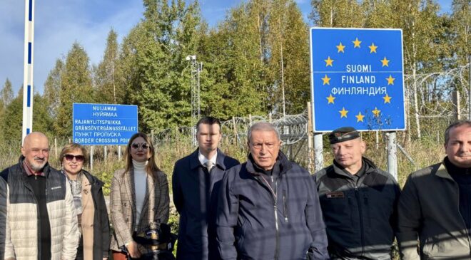 Eski Milli Savunma Bakanı ve Genelkurmay Başkanı Hulusi Akar, Finlandiya-Rusya sınırında